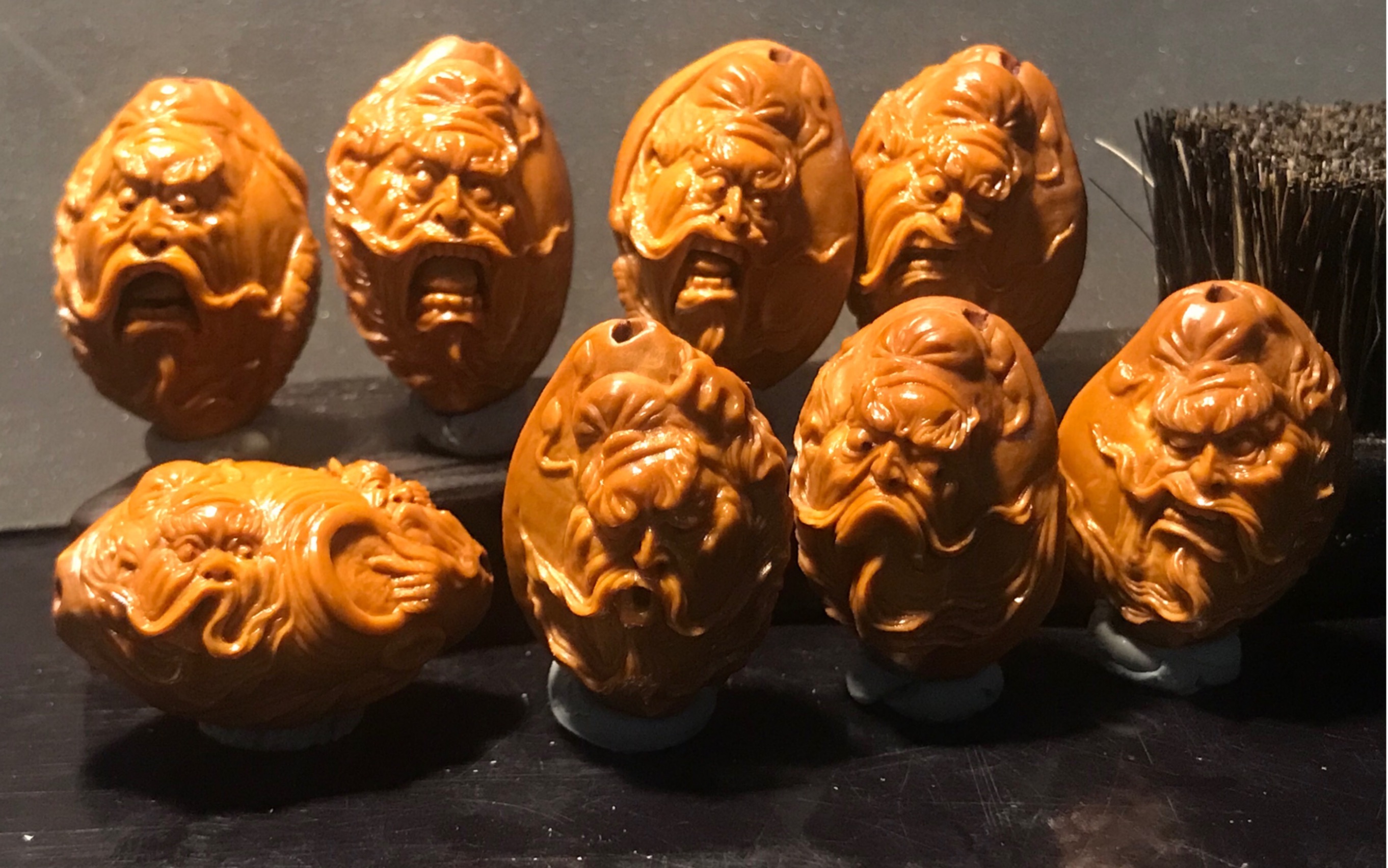 雕刻教程橄榄核手工原创橄榄核纯手工核雕钟馗小鬼纳福手串制作教程