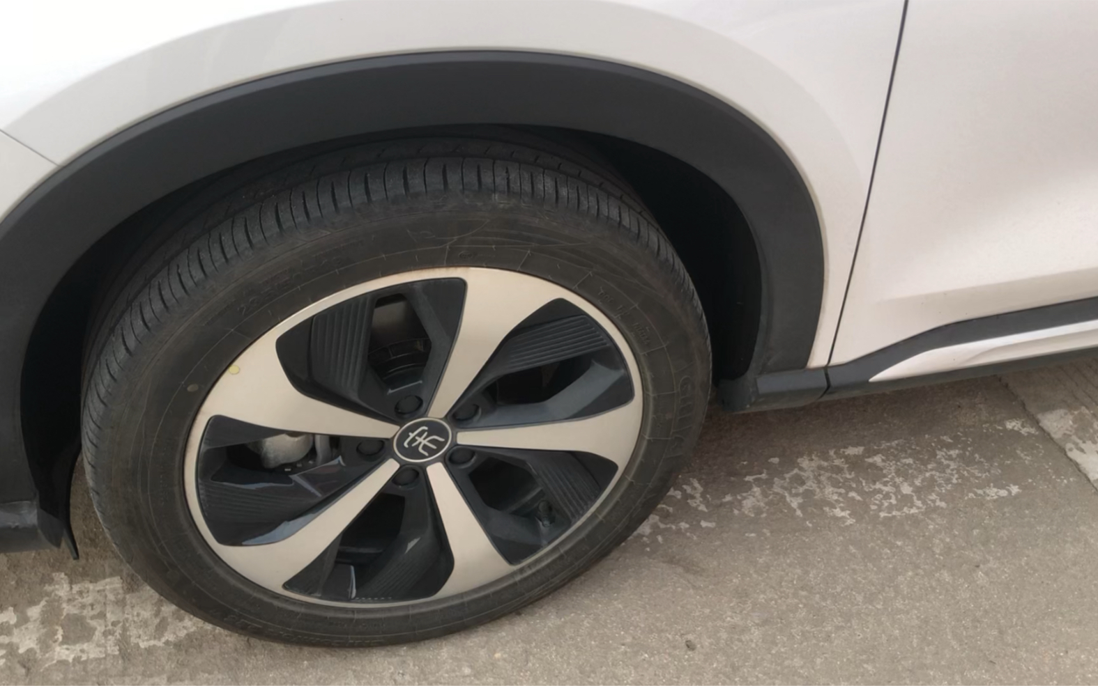 比亚迪宋plusdmi 轮胎