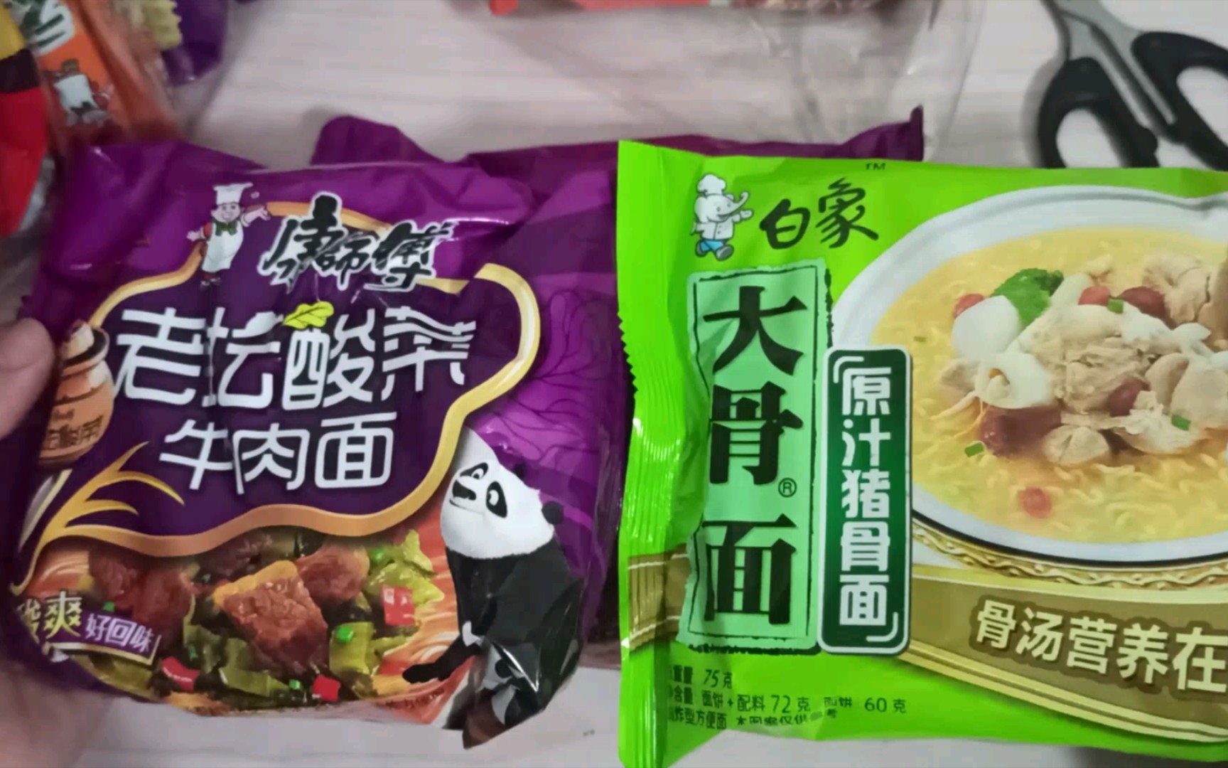 康师傅老坛酸菜和白象大骨面我的钱包都支持也没有别的选择嘛