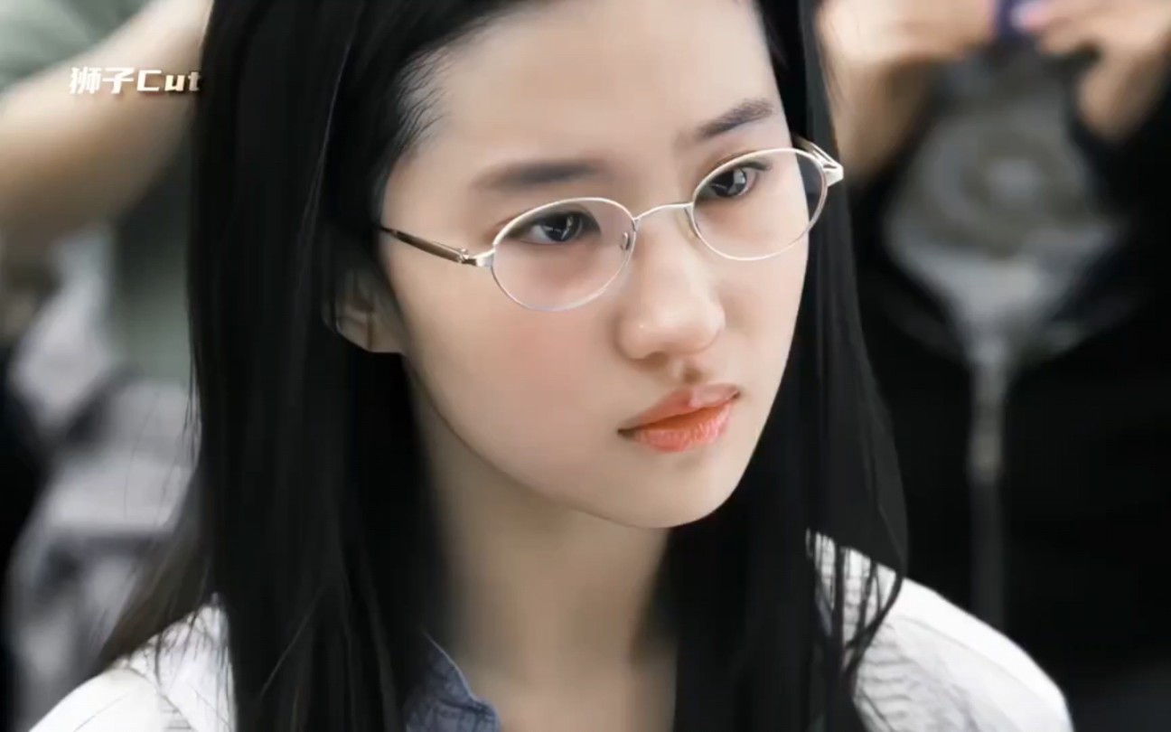 刘亦菲恋爱通告戴眼镜图片