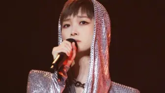 一张轮椅照曝光，才知李宇春为何不婚不育？难怪镜头不敢拍下半身