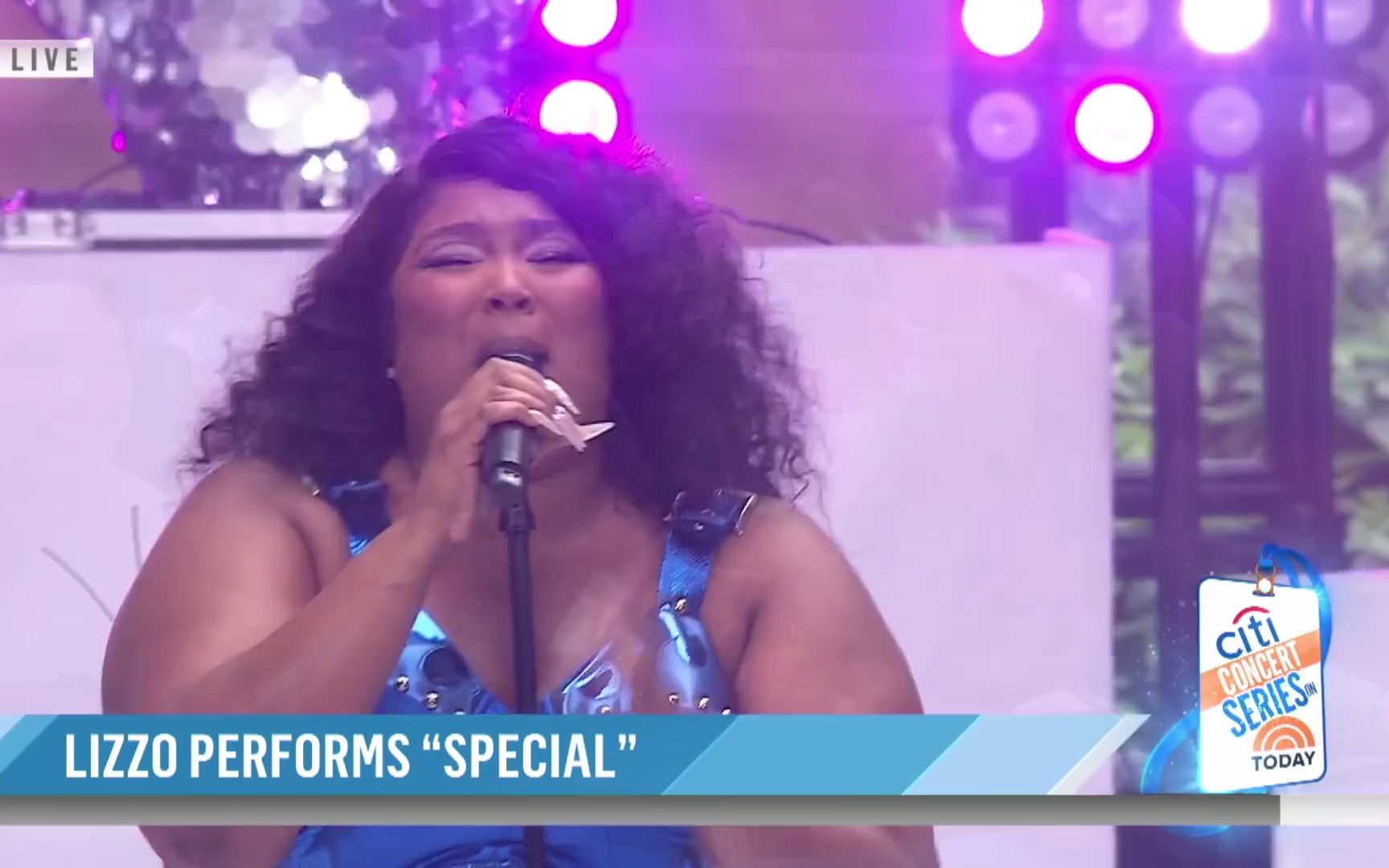 [图]【Lizzo】美国人气歌手丽珠在今日秀演唱《Special》