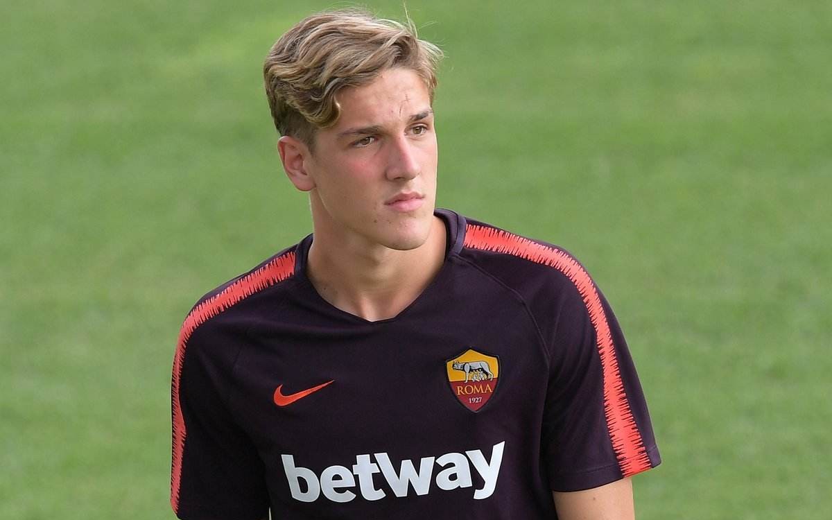 下一个哈弗茨实况足球20b版本巨人前腰扎尼奥洛上手体验体验服