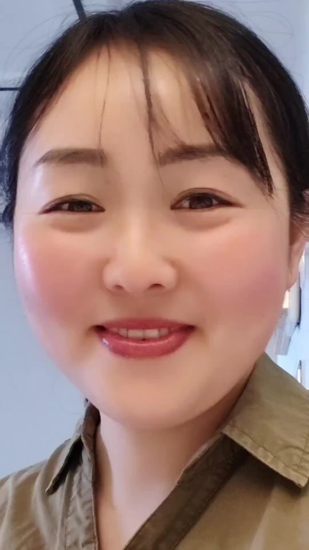 抖音热歌有人说我长得一般但笑起来绝了dou小助手