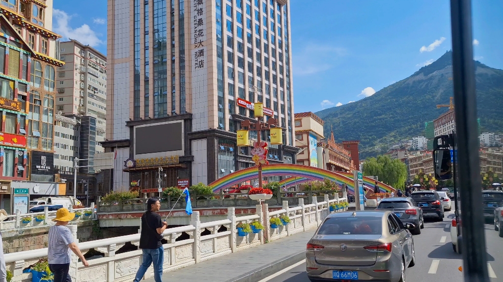 美-康定彩虹桥,晴朗风光无限好!