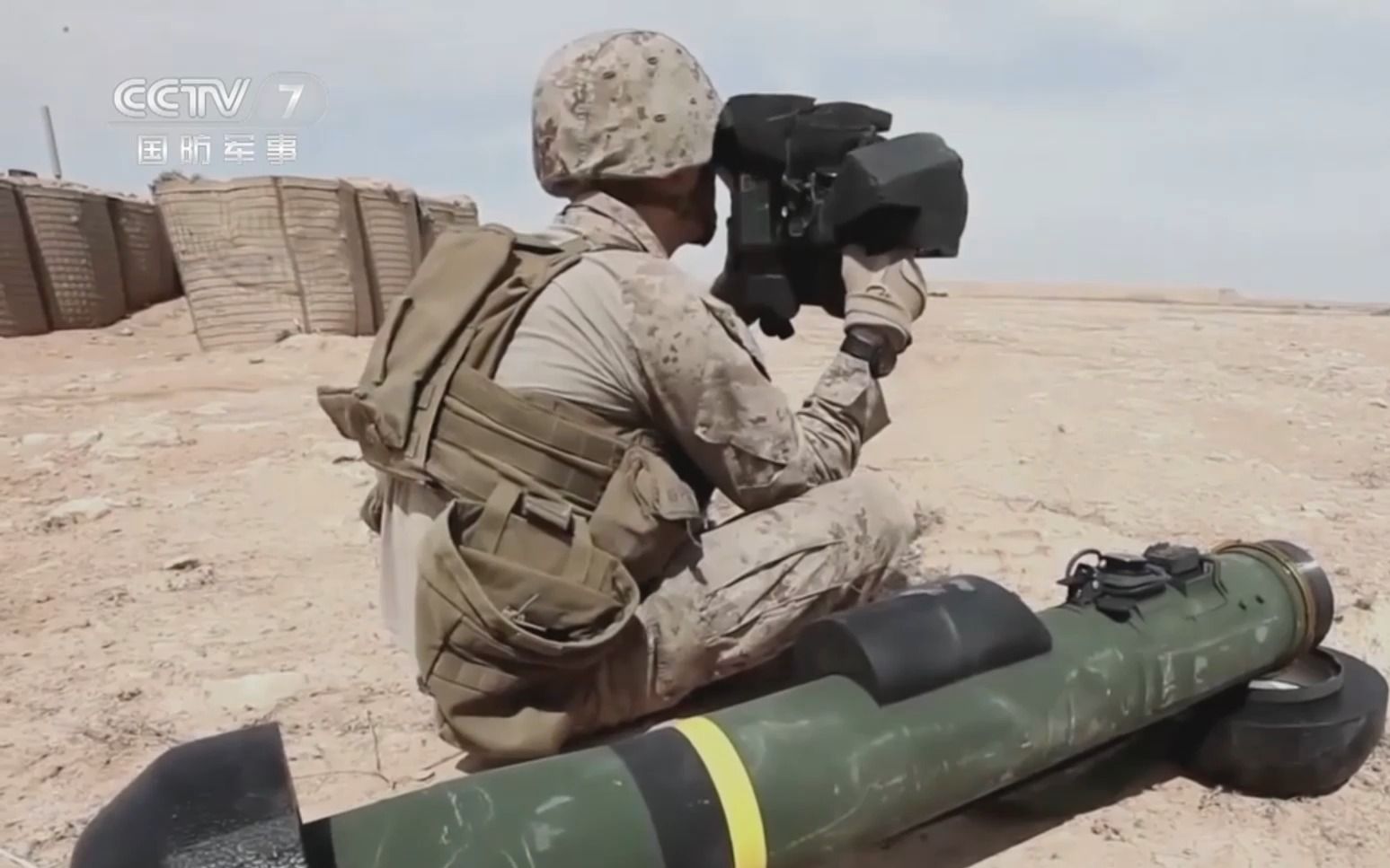 fgm-148 标枪反坦克导弹 单发造价22万美元 发射器造价25万美元 最大