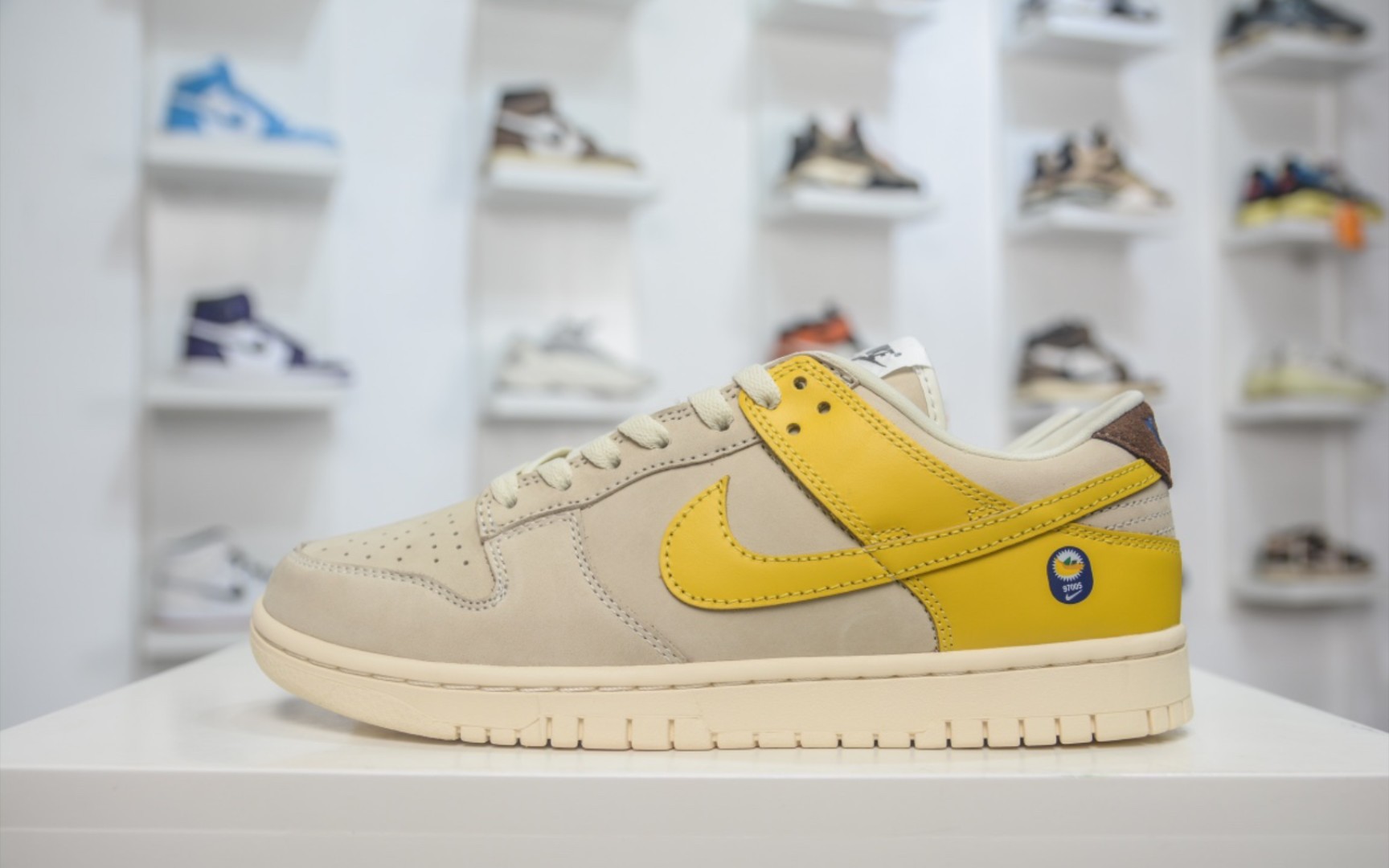 nikewmnssbdunklowlxbanana扣篮系列低帮休闲运动滑板板鞋米白黄香蕉