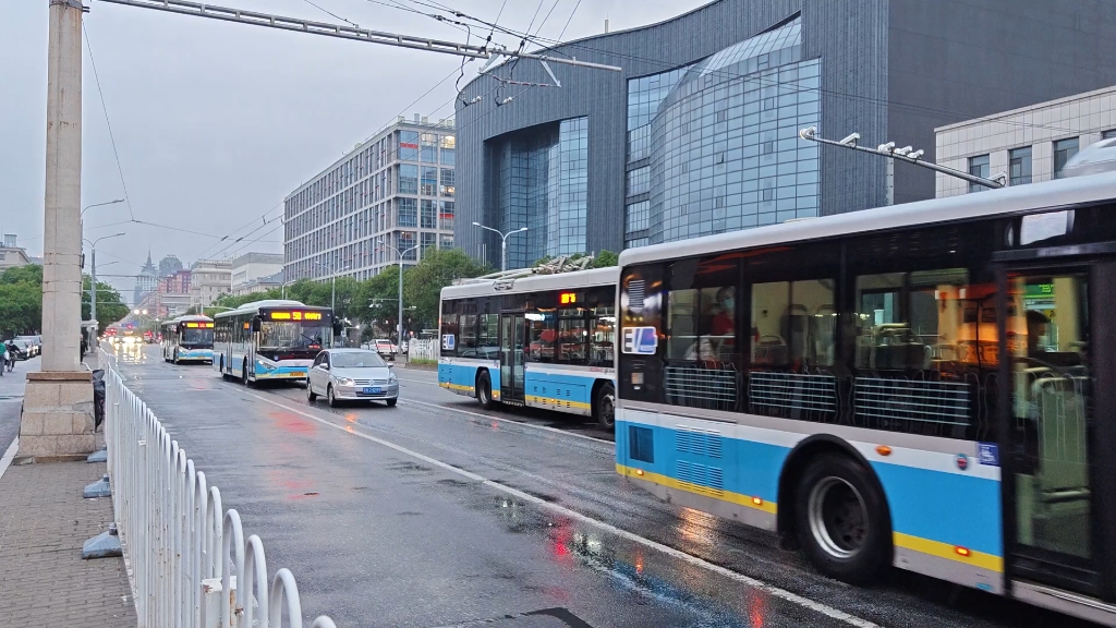 北京公交58路(神武门方向)东四路口广通四连车