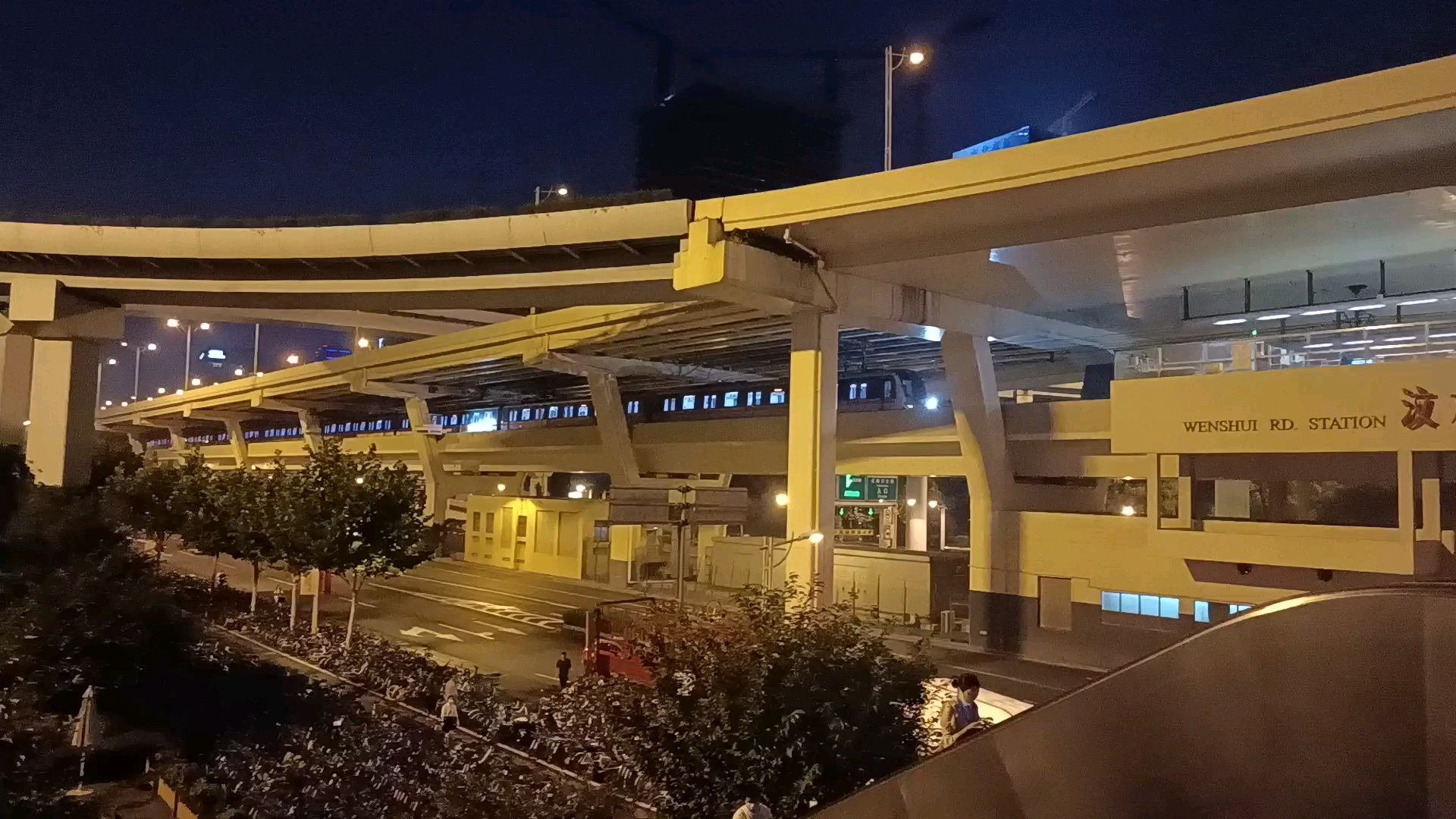 【上海地铁】1号线汶水路4号口天桥拍车