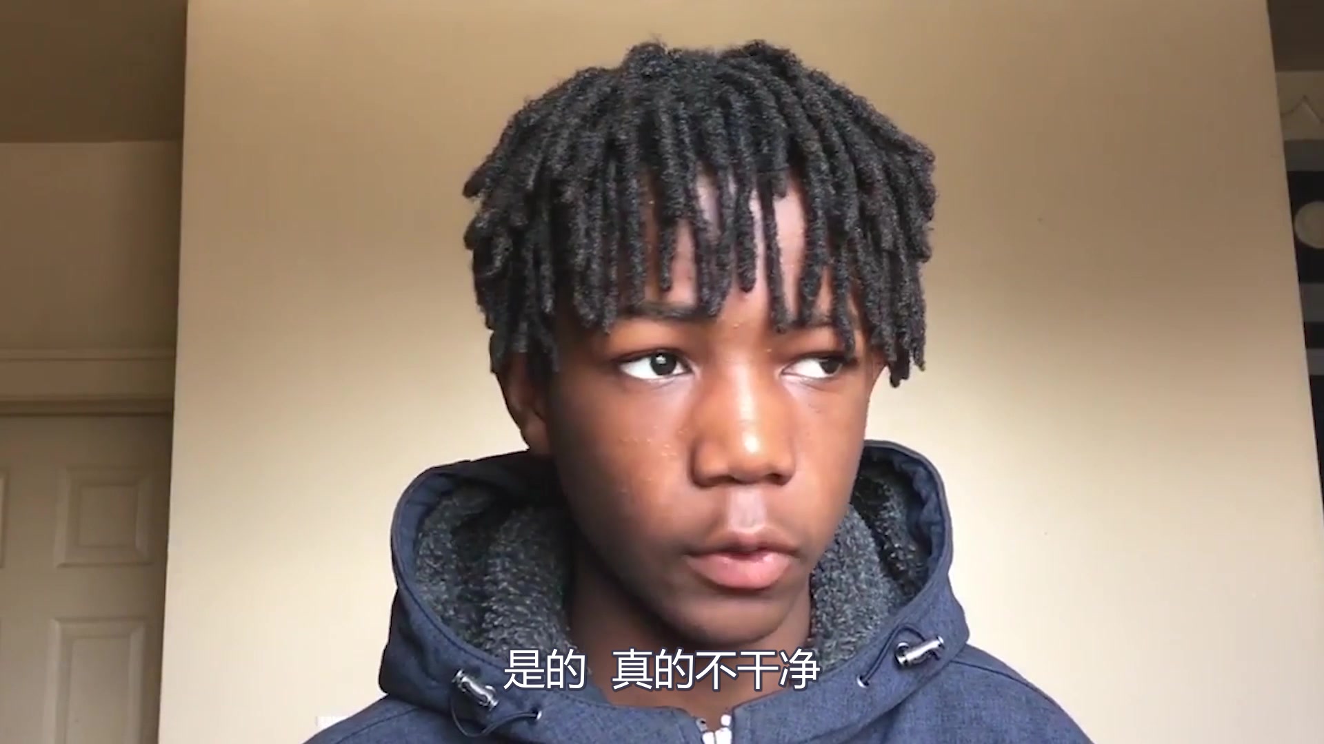 非洲人的"脏辫"到底有多埋汰?把头发放进水的一刹那,辣眼睛!