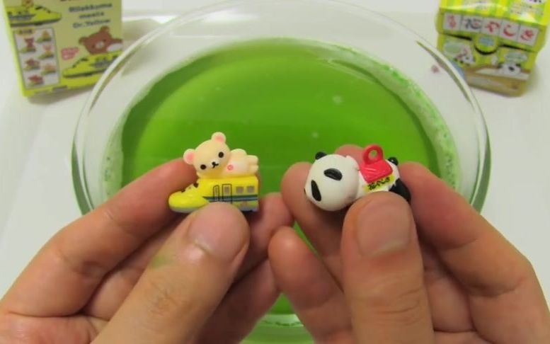 [图]Rilakkuma_Train_vs_Panda_Car_Bath_Bomb_Battle