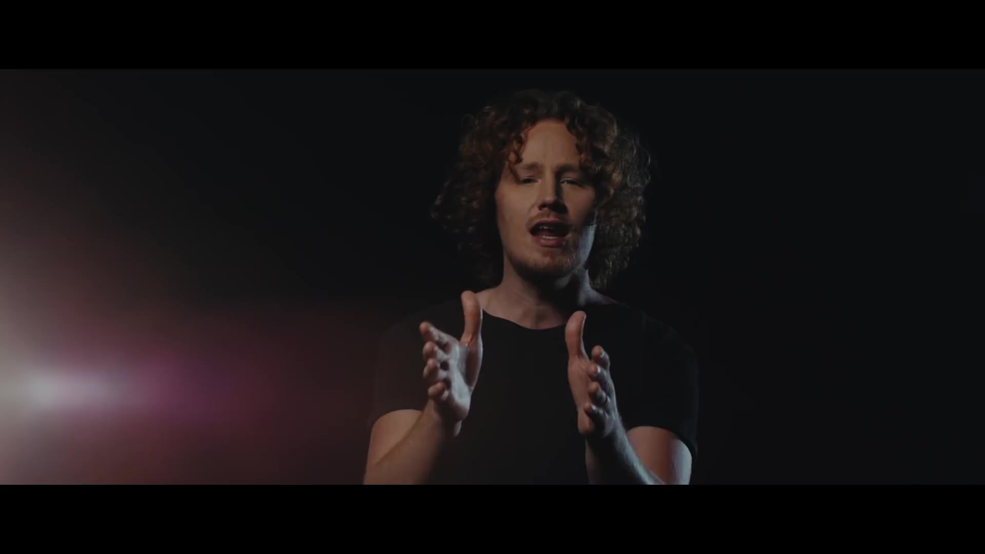 [图]Michael Schulte - Never Let You Down (Official Music Video)