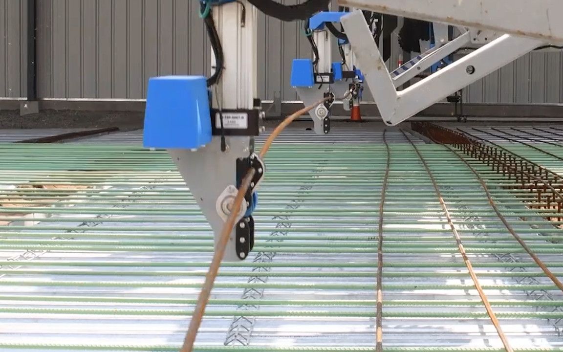 国外发明钢筋捆扎机器人,一小时捆扎2.7吨钢筋,有效缩短工期