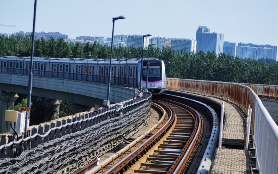 北京地铁昌平线cp025车上行出巩华城