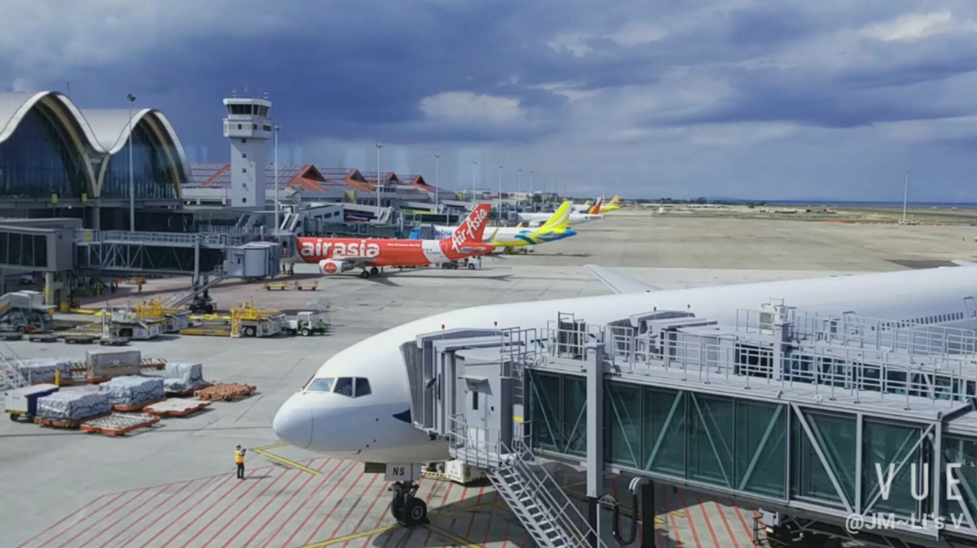 菲律宾宿雾国际机场乘坐波音777起飞全过程_哔哩哔哩 (゜-゜)つロ