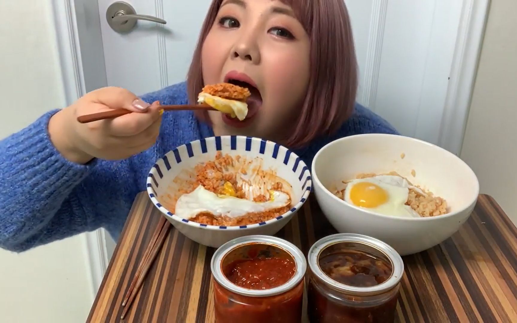 韩国吃播胖胖哒秀彬 海藻调味山羊酱油酱油混搭煎鸡蛋泡菜米饭!