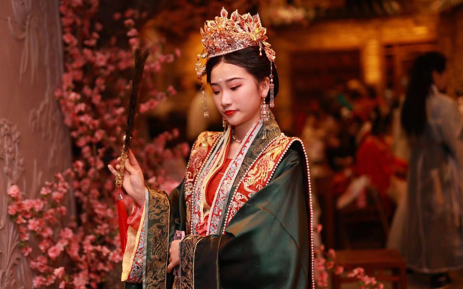 凤冠霞帔,十里红妆,一袭嫁衣,许你绝代风华!