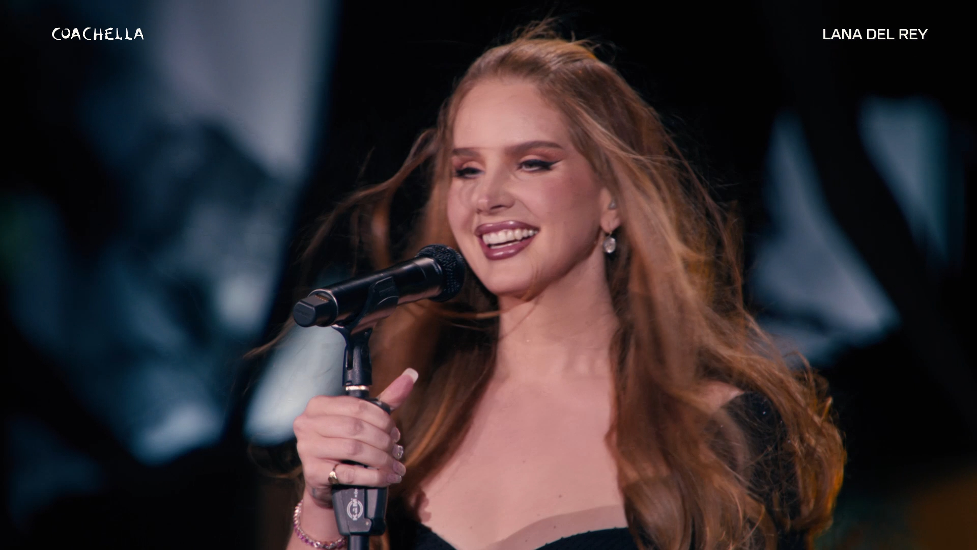 卡妹camila cabello惊喜助阵打雷lana del rey最新2024科切拉音乐节第