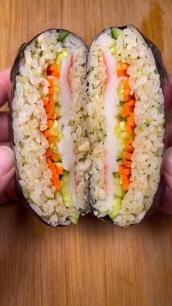 蟹肉沙拉饭团这样做,超级好吃,孩子最爱