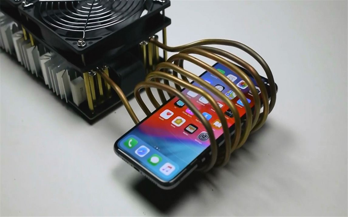 [图]如果把iPhone XS Max放进高频感应加热器遇到会发生什么？（无字幕原版无字幕视频，介意勿看！请绕道！）