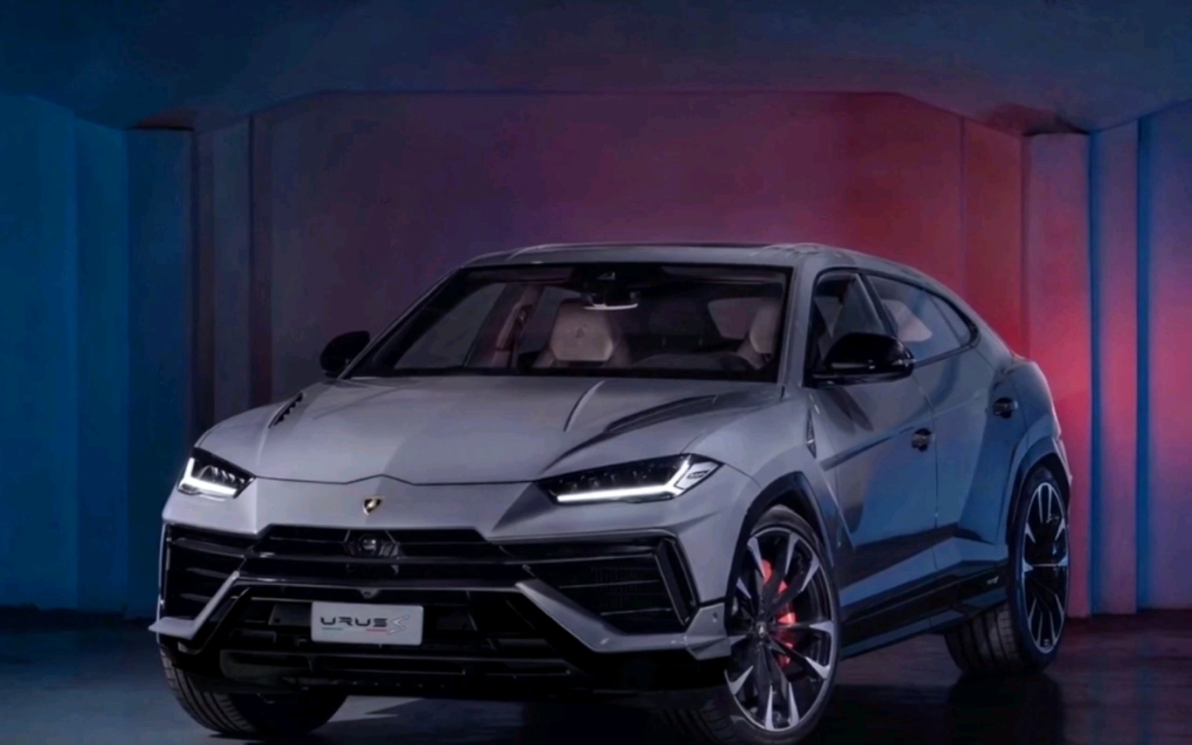丨汽车π丨2023款全新兰博基尼urus s-超级suv亮相!
