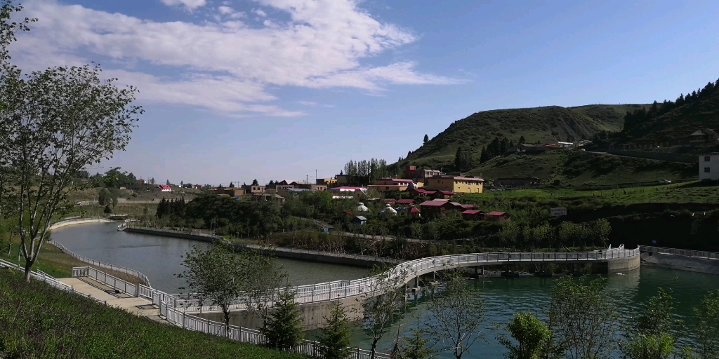 灯草沟位于南山水西沟,板房沟附近,毗邻的5a风景区--天山大峡谷,距离