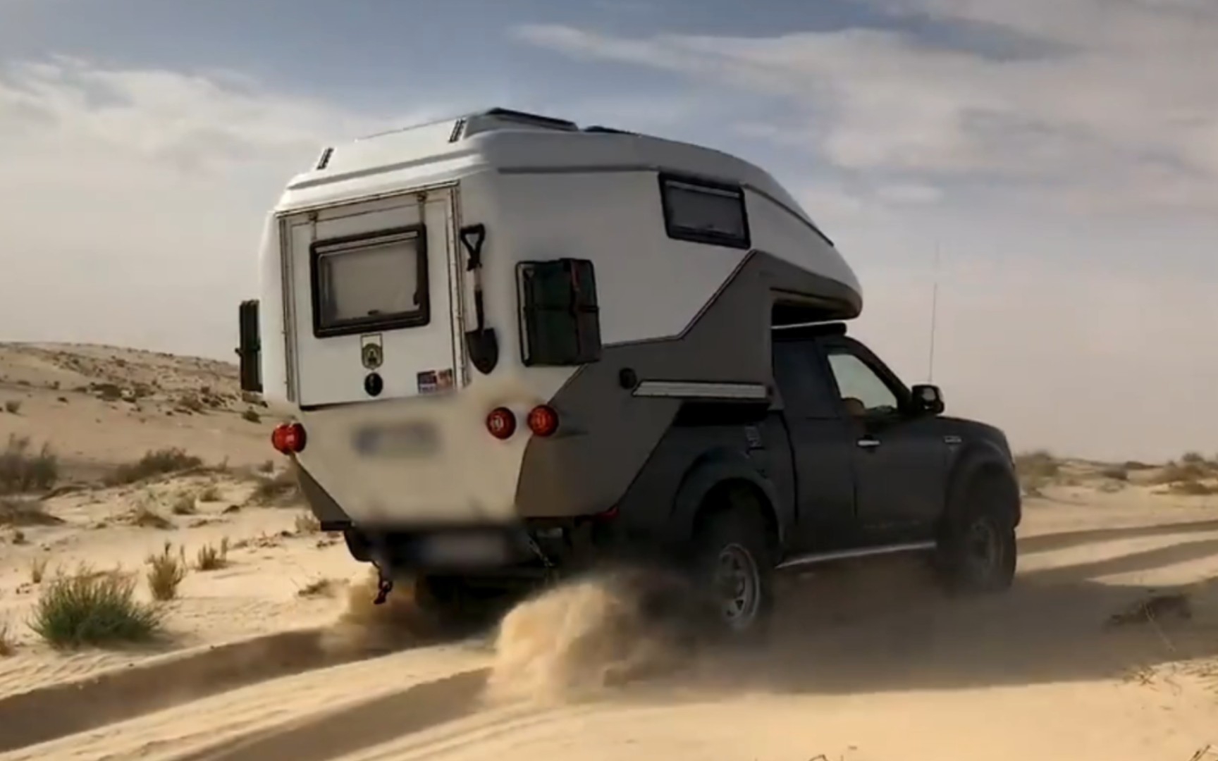 【卡车爱好者】越野皮卡背驼房箱