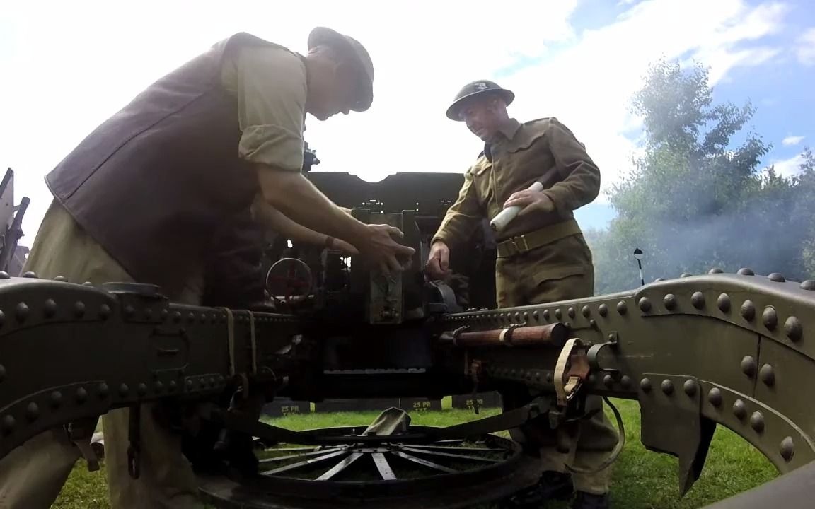 发射25磅qf 25 pdr榴弹炮