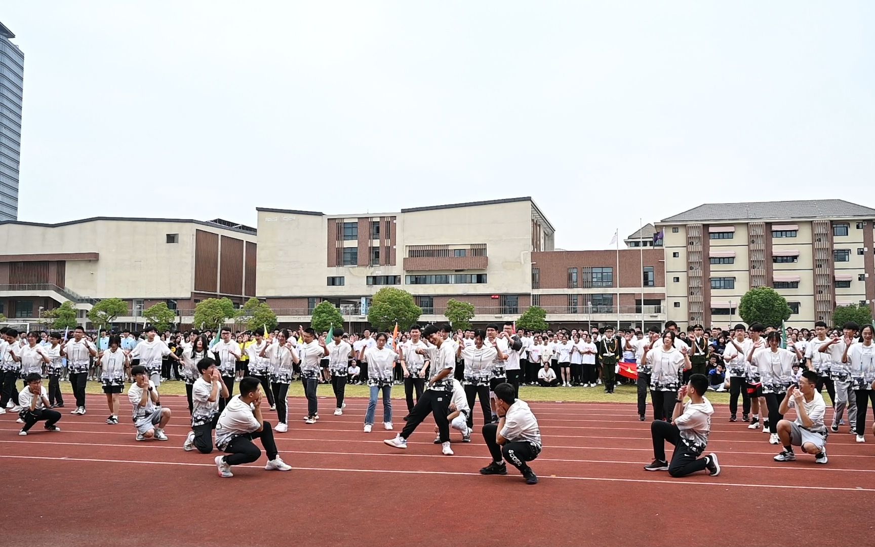 [图]【大家一起喜羊羊】运动会开幕式版