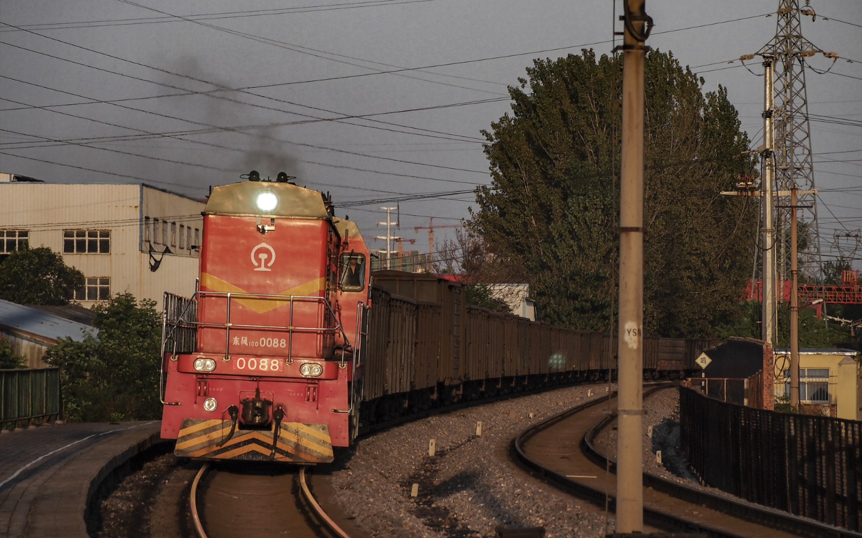 拉煤的列车中怎么混入了几个异类