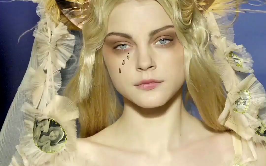 "来自高缇耶的封神之作——圣母落泪,不失优雅的宗教主题,仙气又充满