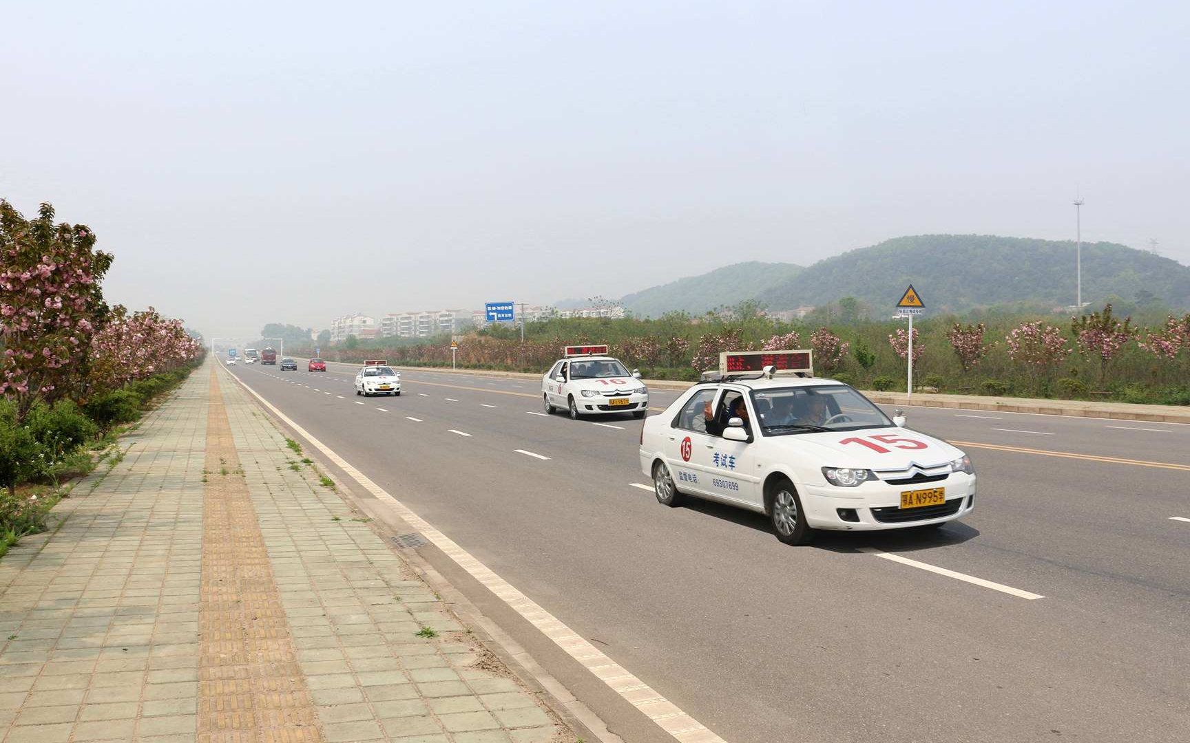 驾考科目三超车难吗?教练讲的这么简单,再不会,神也救不了你