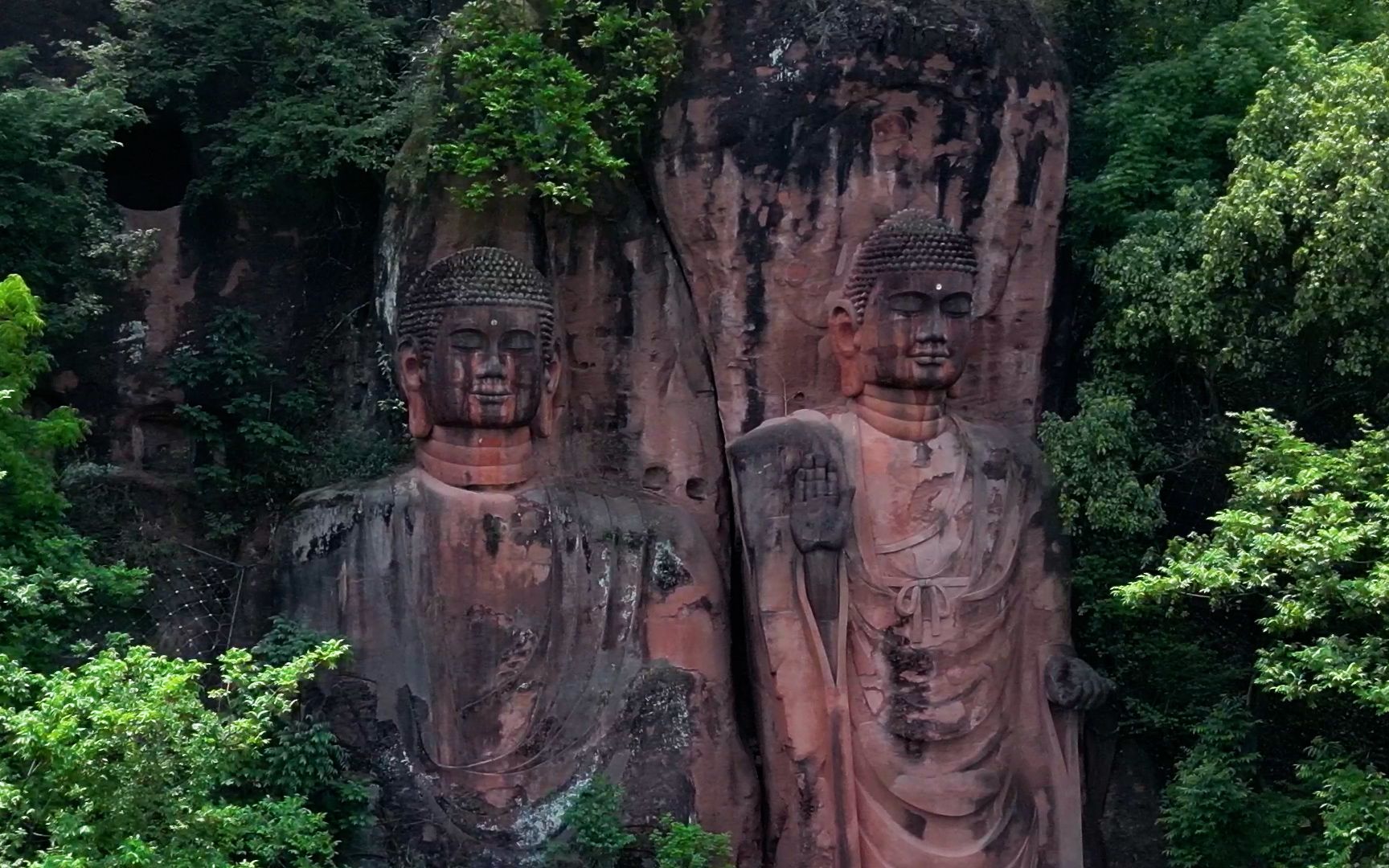 震撼!世界罕见的齐山双佛,乐山大佛就是以他为蓝本