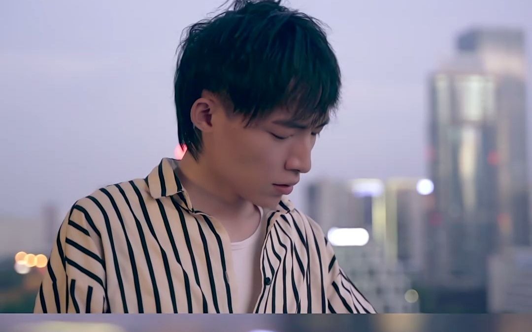 曹阳在全民k歌翻唱了一首《对不起我爱你》安静听完这首歌,你就会懂