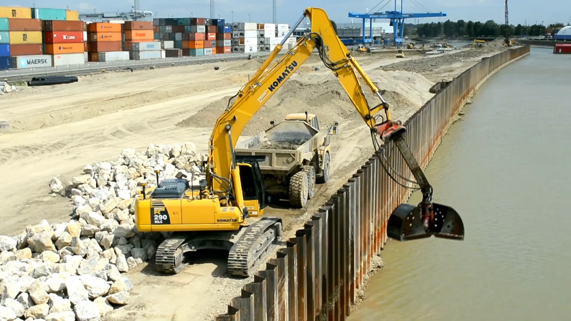 小松pc290nlc挖掘机带贝壳抓斗水下取石块