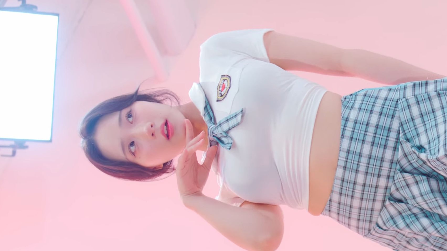 郑仁 侧面 jk格子裙 《黏黏糊糊 (sticky sticky)》