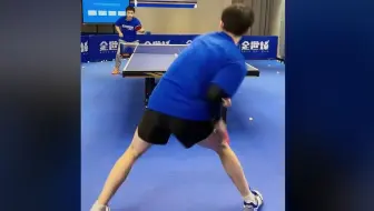 乒乓球房胤池正手拉球动作太帅了