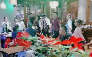 Descargar video: 来昆明一定要去网红火锅吧哦！