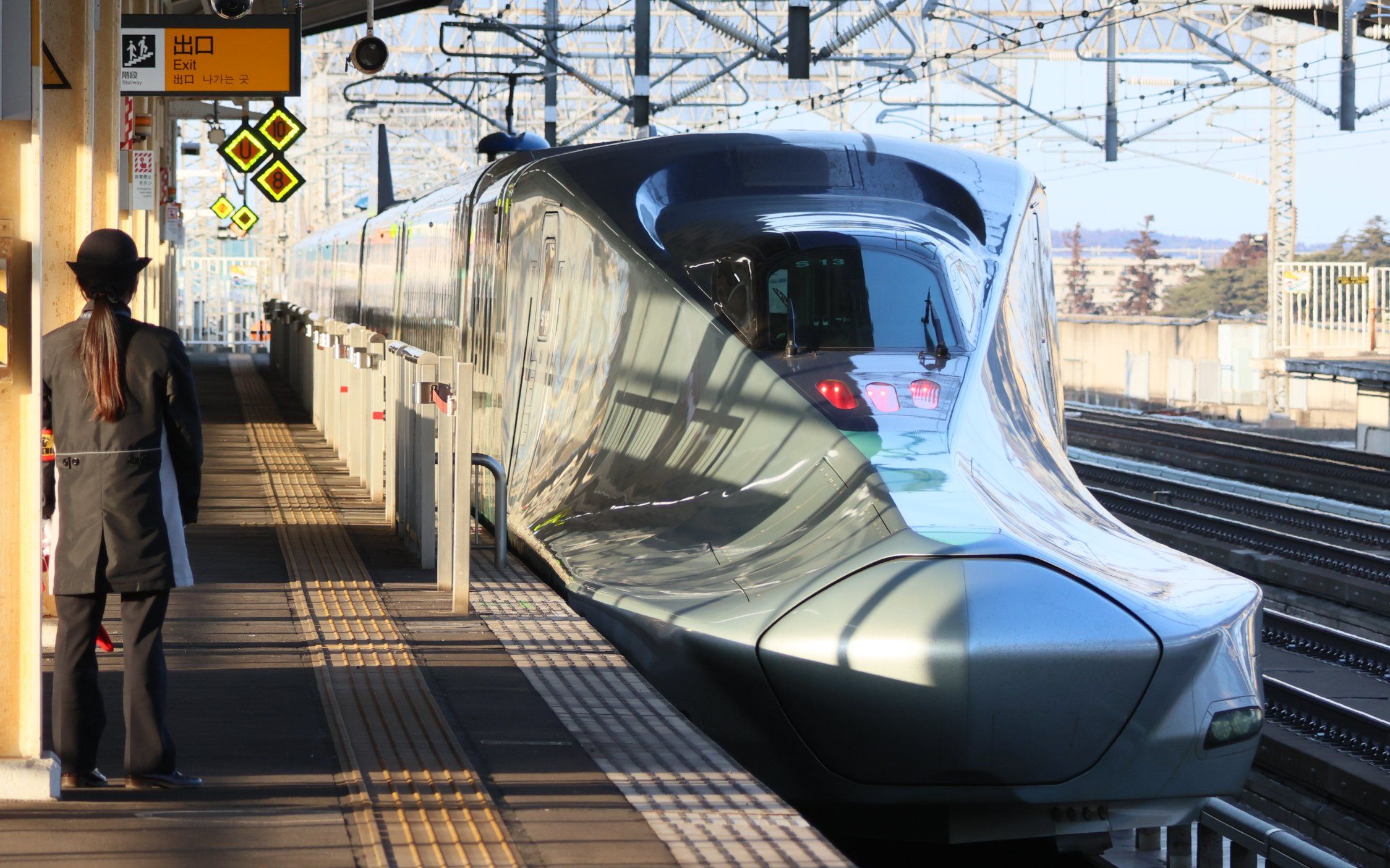 東北新幹線e956系 alfa -x上り試運転 八戸駅入線,発車 2022年11月30