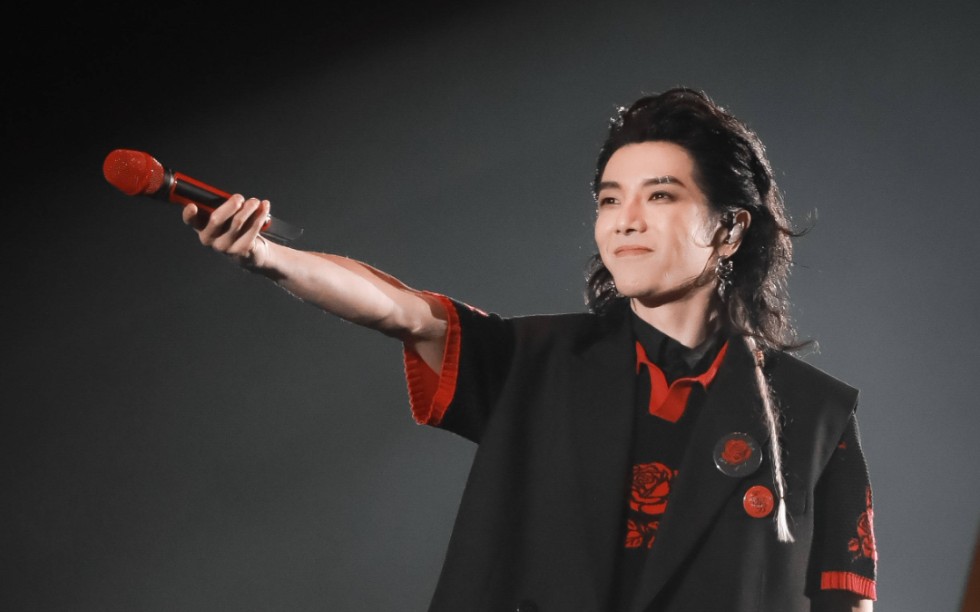华晨宇2021火星演唱会-why nobody fights-递话筒