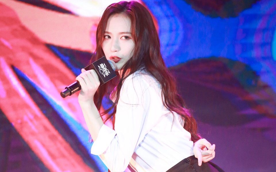 【snh48吴哲晗】2018dnf嘉年华 双马尾和白衬衫你喜欢哪一个《着魔》