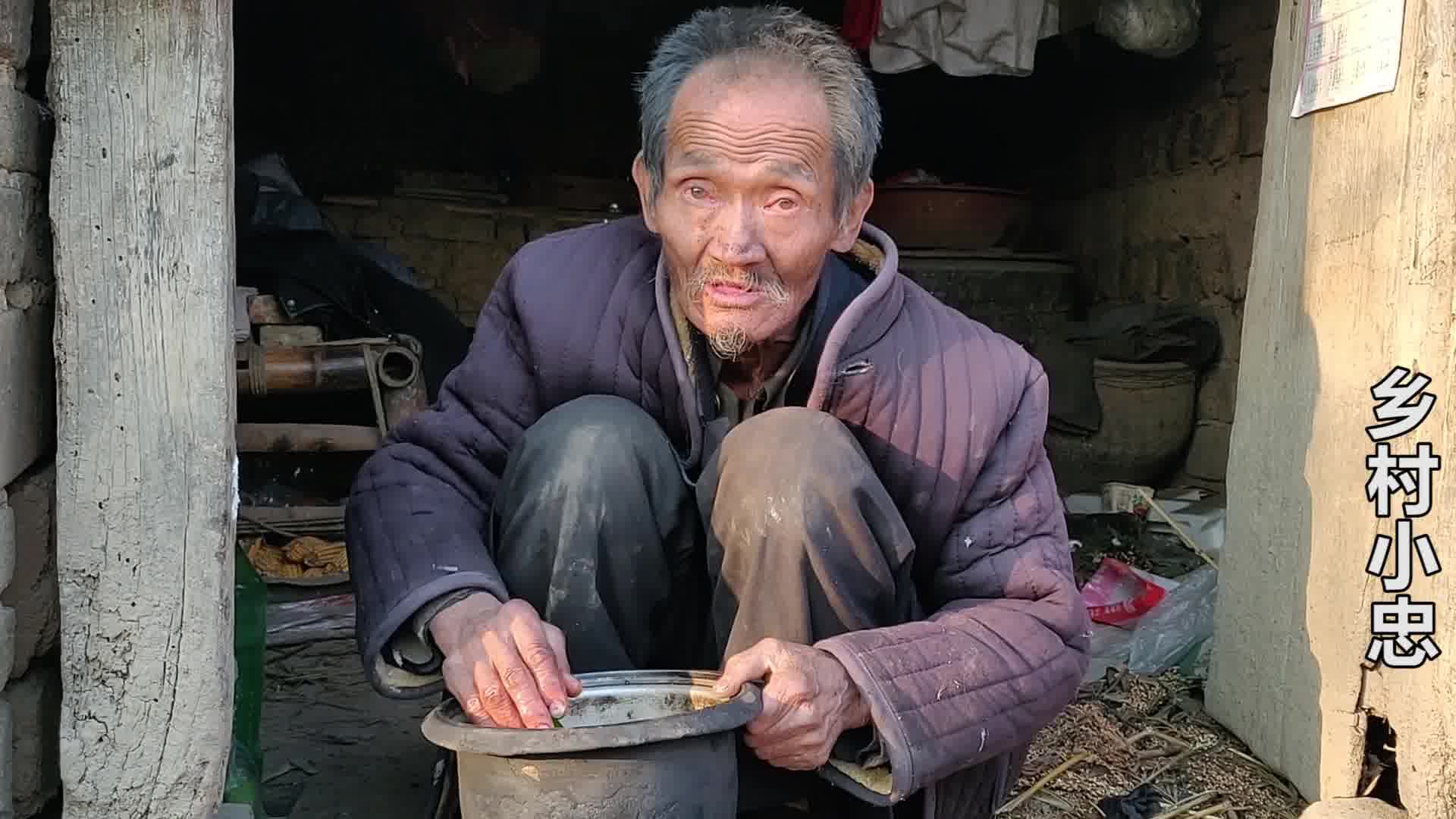 70岁大爷要了50多年的饭是要饭好还是家里好老人回答让人吃惊