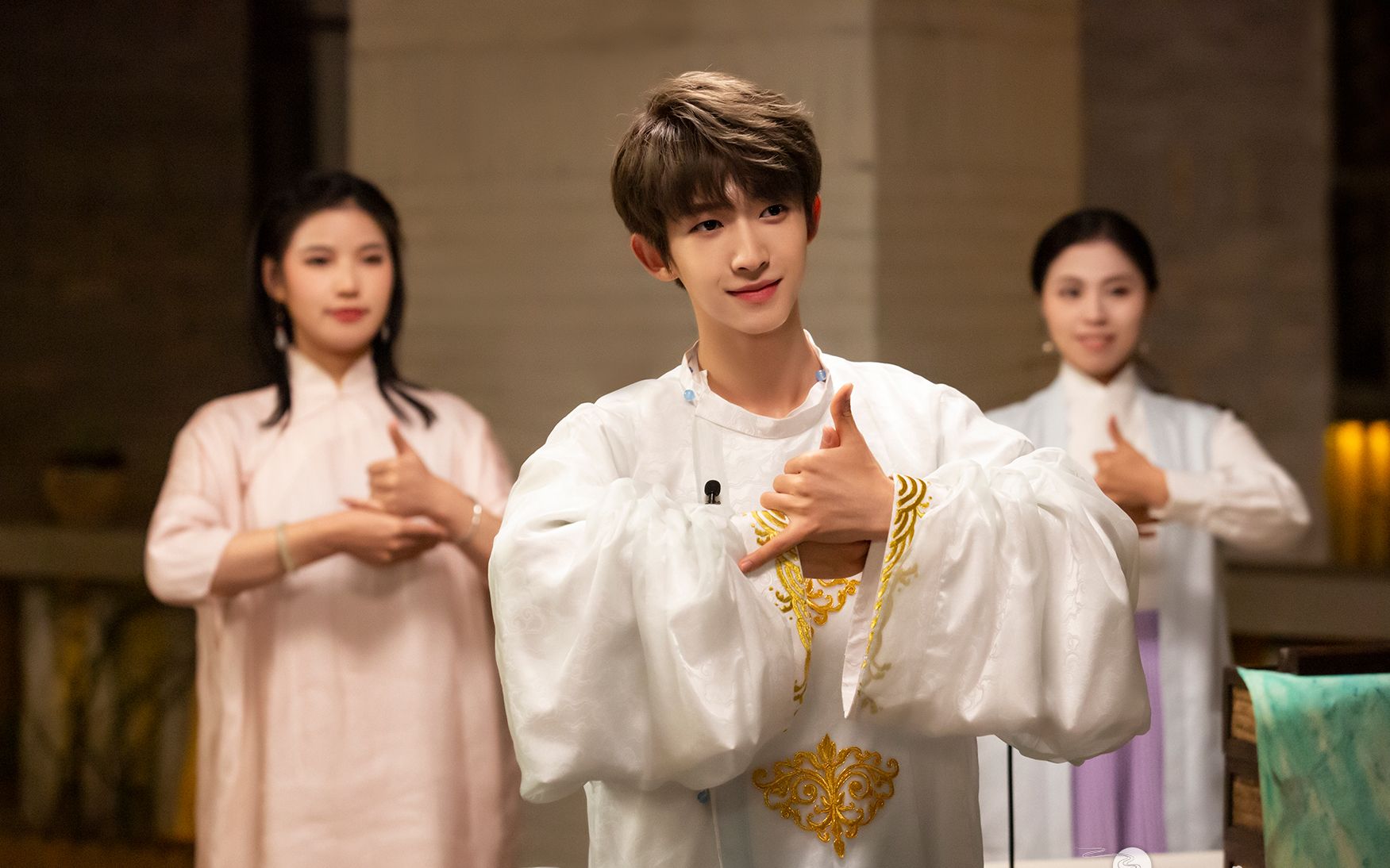 邻家诗话第二季01送杜少府之任蜀州刘宇教古代礼仪叉手礼万福礼