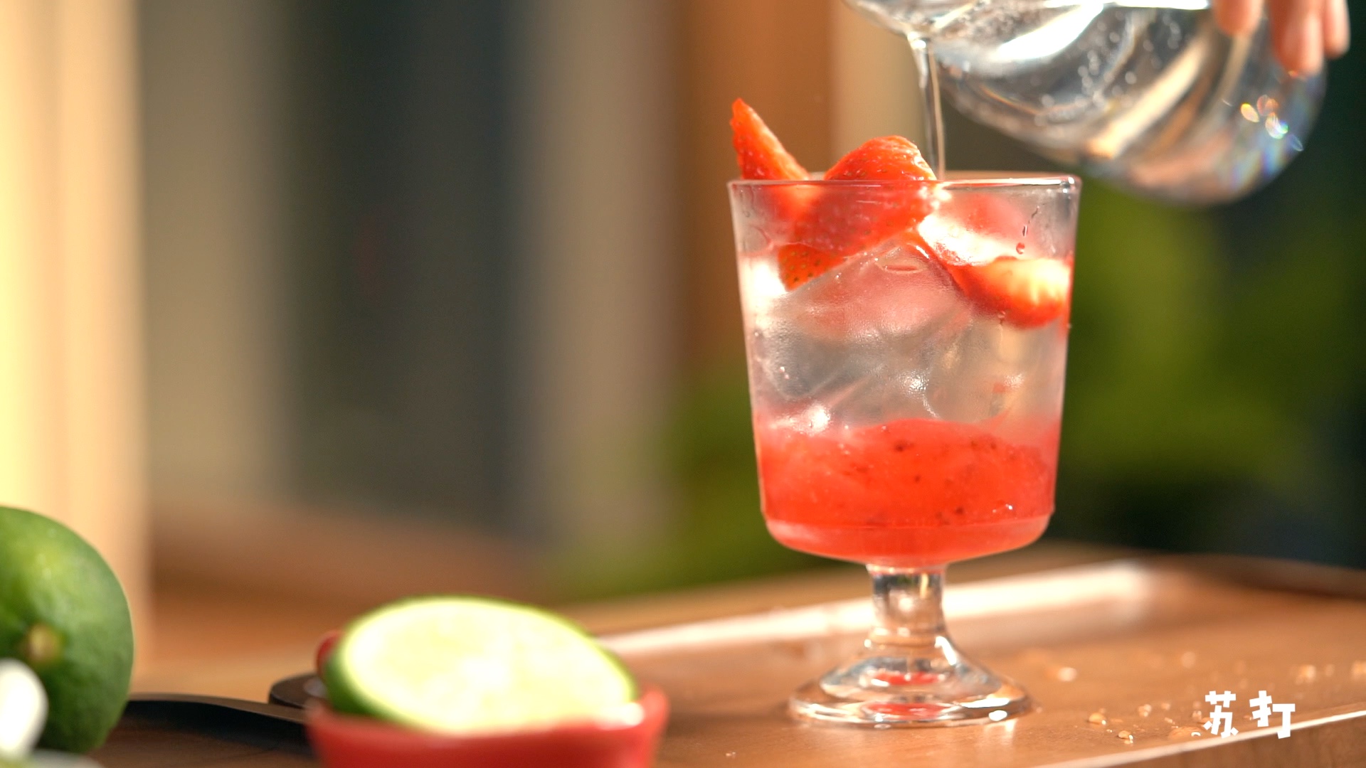 strawberry soda | 草莓苏打