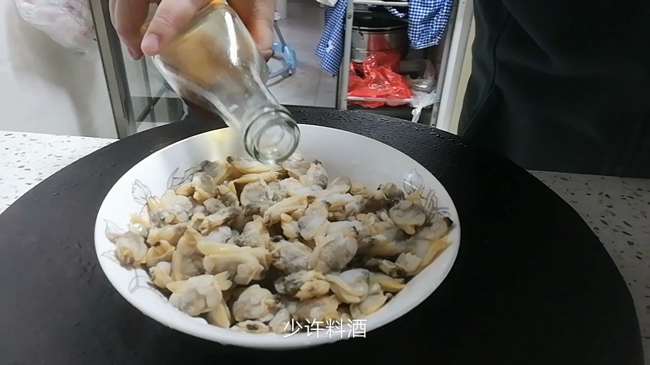 [图]爆炒花甲肉这样做，爽辣鲜香，下酒又下饭，太过瘾了