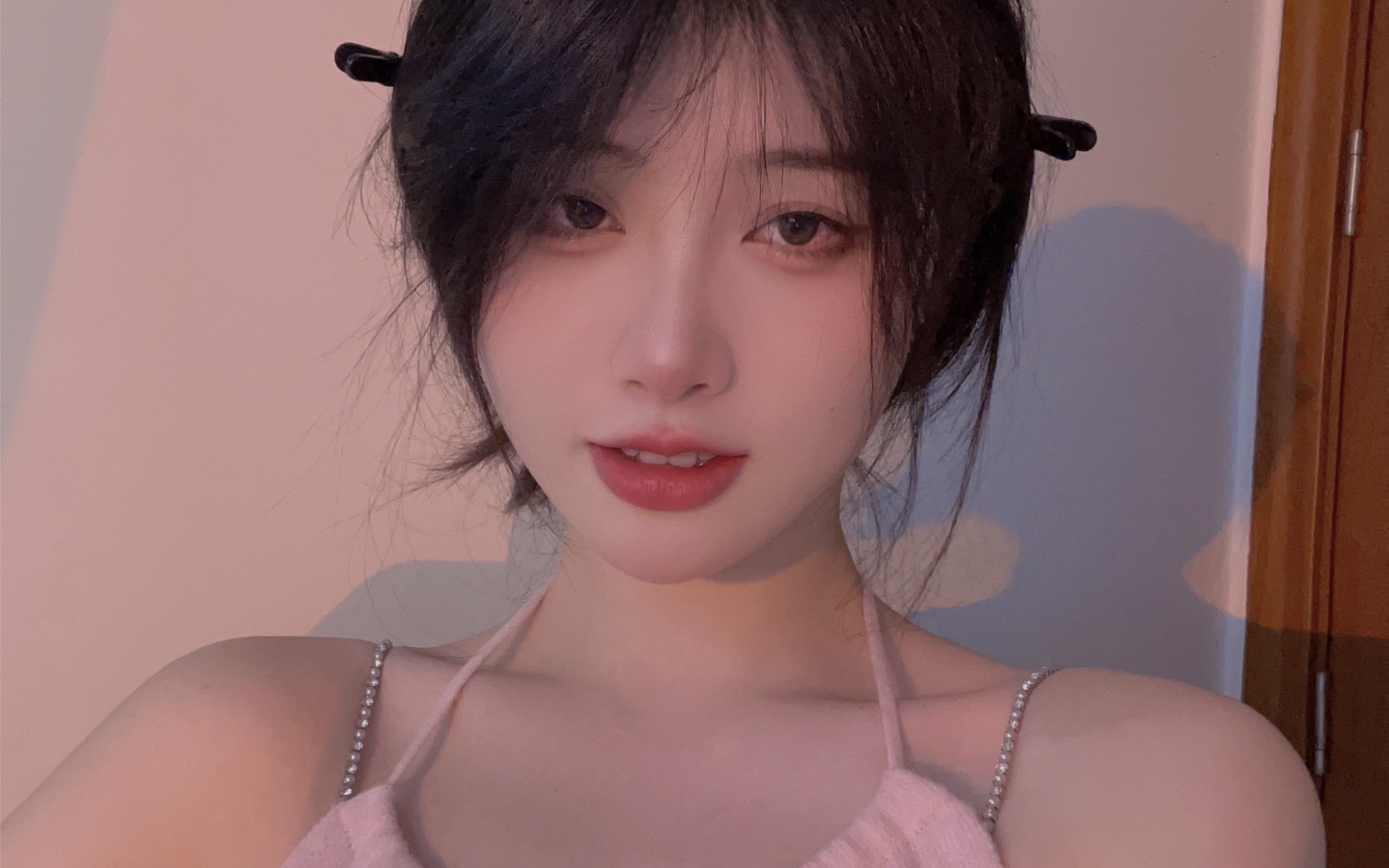 迷人的笑脸吸引视线