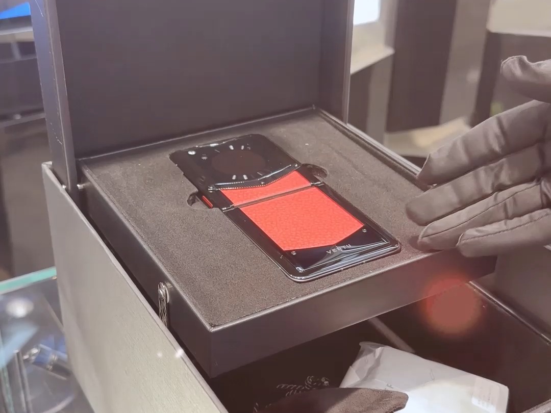 如此高贵的vertu手机你确定不来一款吗