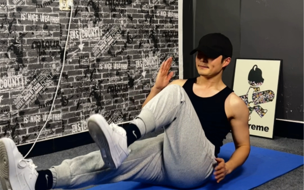 贾玲腹肌马甲线训练,心动不如行动,每天5组跟着贾玲练出马甲线!