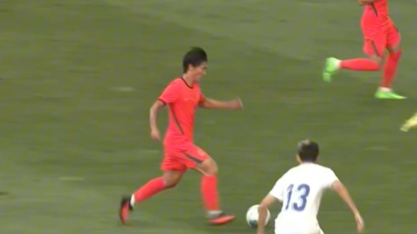 漂亮！胡荷韬进球，U23国足1-0领先乌兹别克斯坦