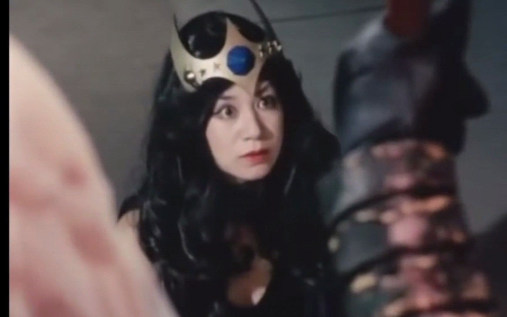 特摄女反派女王苦苦哀求中箭升天爆死